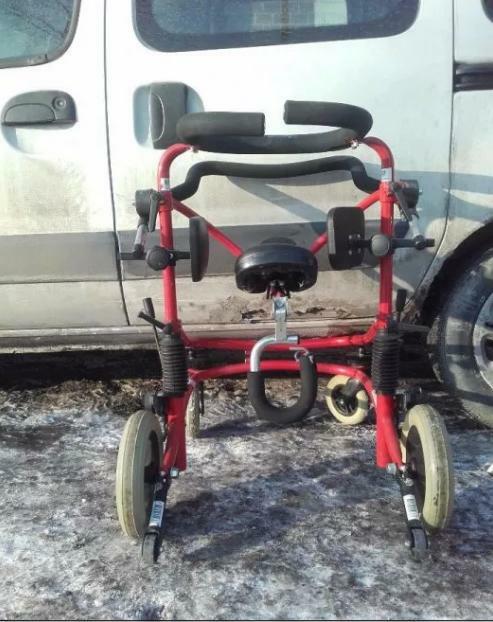 Chodzik dla dziecka z siedziskiem i stabilizacją