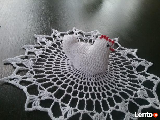 Serwetki kurka na szydełku wielkanocna na koszyczek