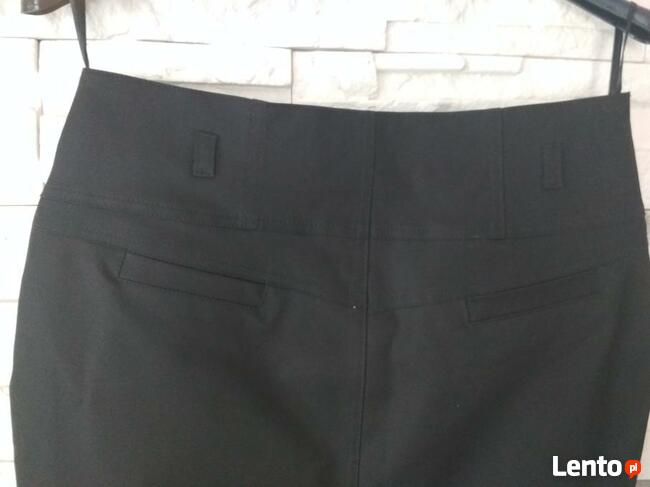 Czarna spódniczka