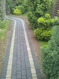 Układanie kostki brukowej kostki granitowej kamienia