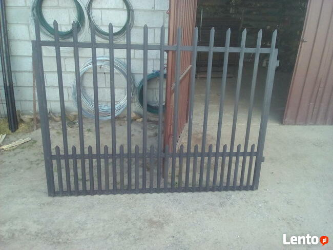 Słupki do siatki panele i słupki bramy pustaki