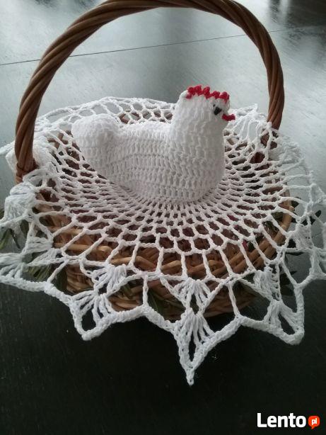 Serwetki kurka na szydełku wielkanocna na koszyczek