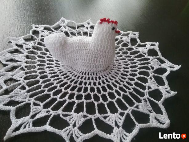 Serwetki kurka na szydełku wielkanocna na koszyczek