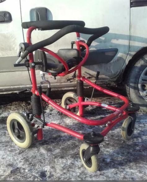 Chodzik dla dziecka z siedziskiem i stabilizacją
