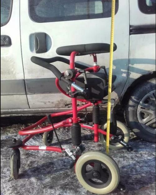 Chodzik dla dziecka z siedziskiem i stabilizacją