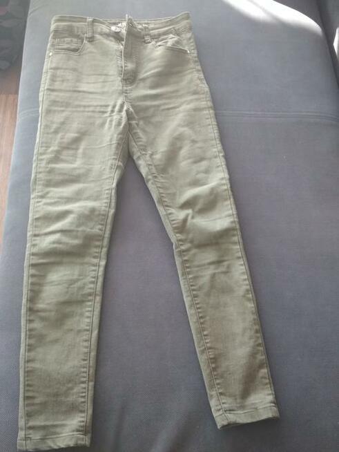 Spodnie z wysokim stanem