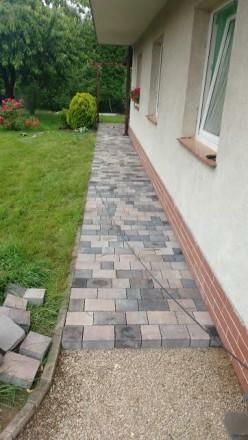 Układanie kostki brukowej kostki granitowej kamienia