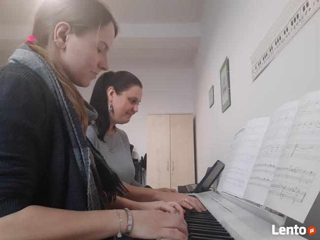 Nauka gry na pianinie, gitarze, flecie, harmonijce ustnej