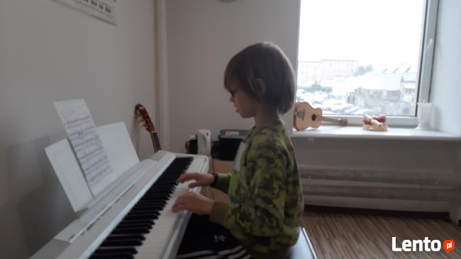 Nauka gry na pianinie, gitarze, flecie, harmonijce ustnej