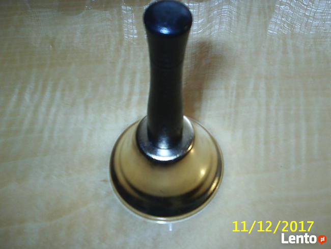 Metalowy dzwonek z drewnianą rączką