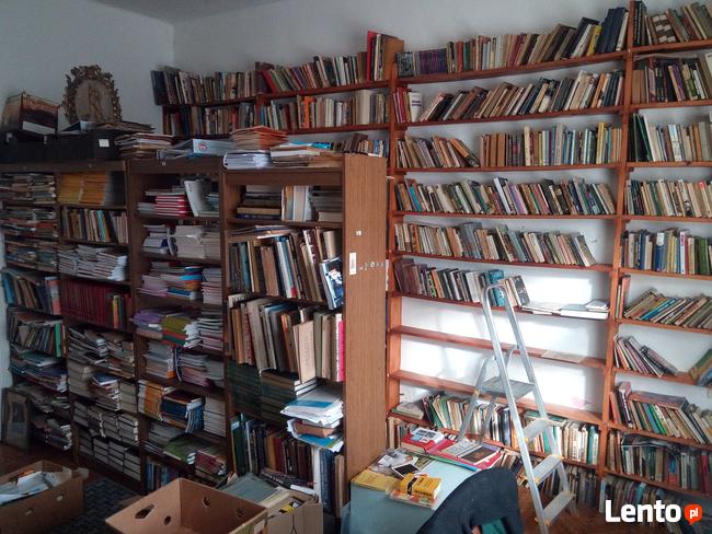 Likwidacja domowej biblioteki kilka tysięcy książek