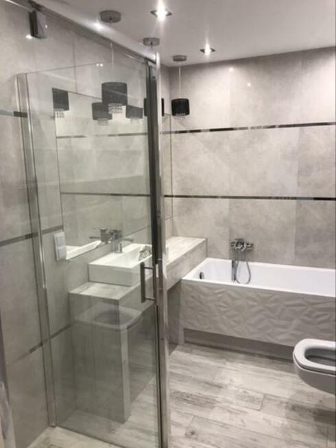 Skręcanie mebli, biały montaż...