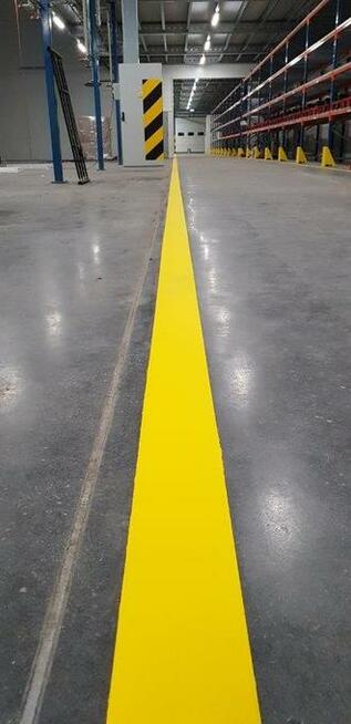 Malowanie miejsc dla inwalidy tło niebieskie , malowanie hal