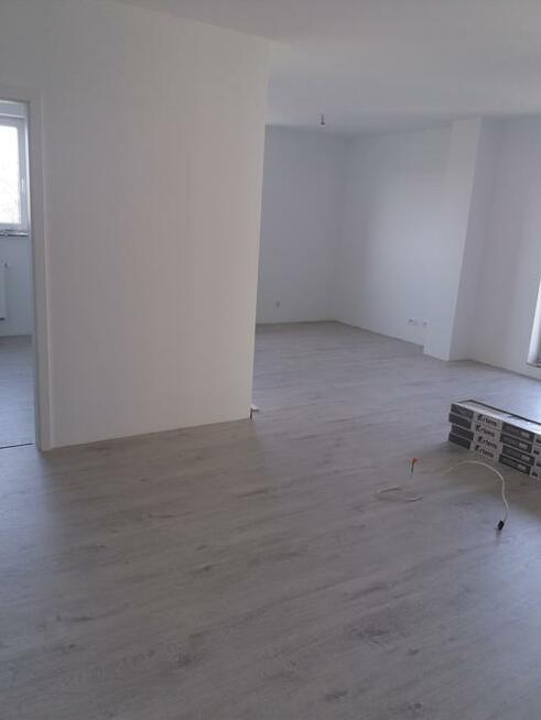 Montaż paneli podłogowych oraz tarasów z deski kompozytowej