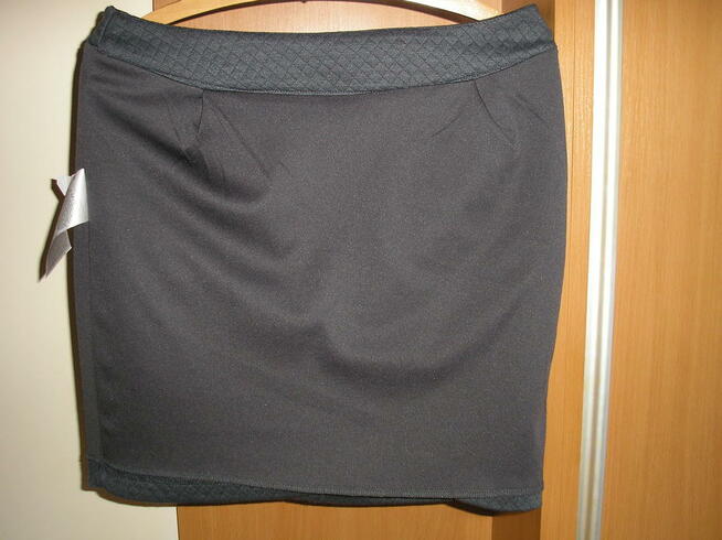 Amisu spódniczka 40, bluzka kopertowa BC 40