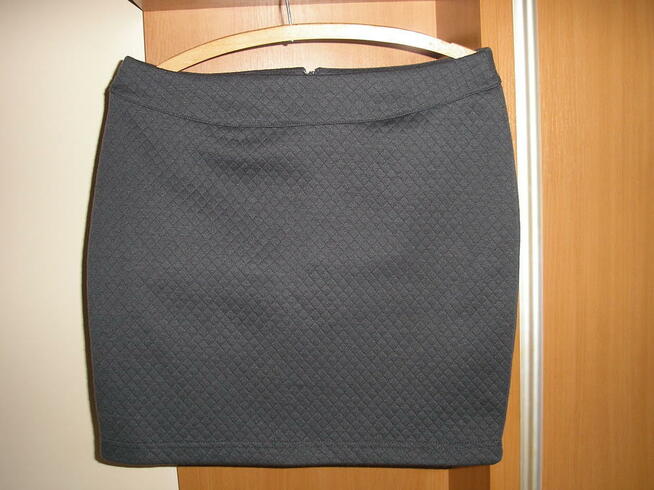 Amisu spódniczka 40, bluzka kopertowa BC 40