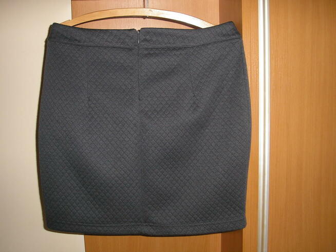 Amisu spódniczka 40, bluzka kopertowa BC 40