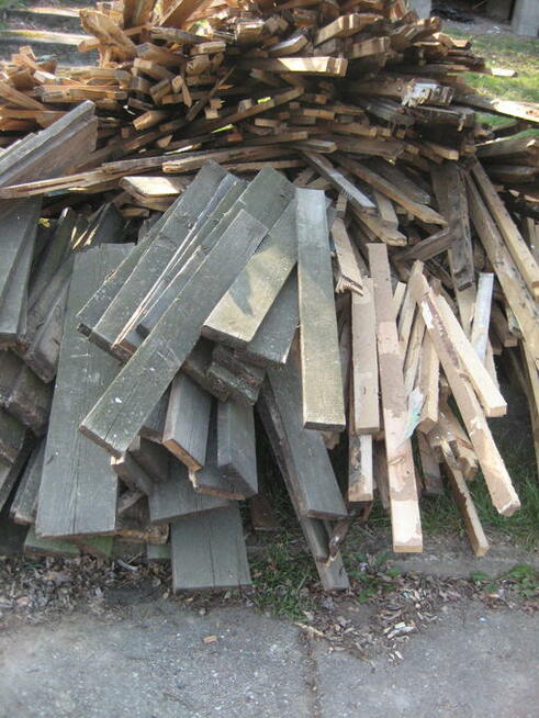 Drewno opałowe: deski, łaty, belki, szczeble - niemalowane.