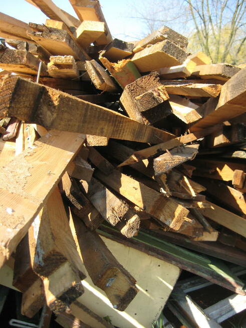 Drewno opałowe: deski, łaty, belki, szczeble - niemalowane.