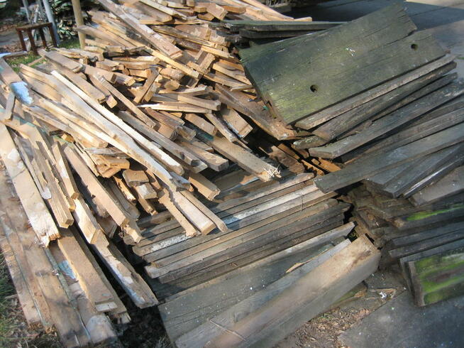 Drewno opałowe: deski, łaty, belki, szczeble - niemalowane.