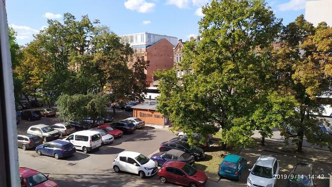 Wynajmę kawalerkę w doskonałej lokalizacji.