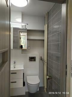 Wynajmę kawalerkę w doskonałej lokalizacji.