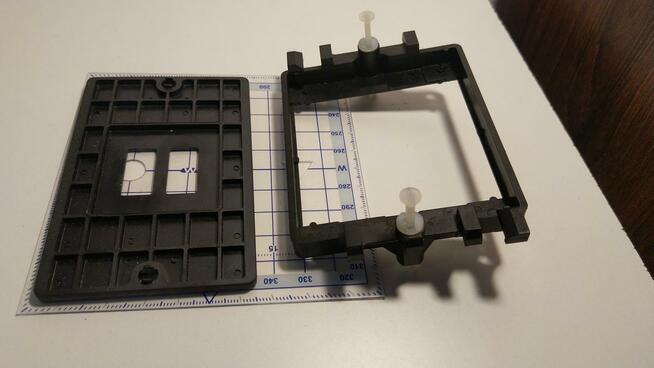 Uchwyt do mocowania chłodzenia na płycie głównej - Poznań