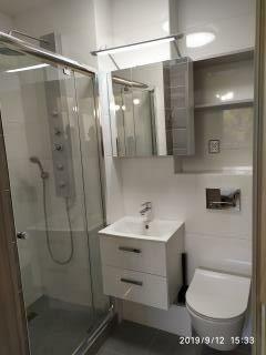 Wynajmę kawalerkę w doskonałej lokalizacji.