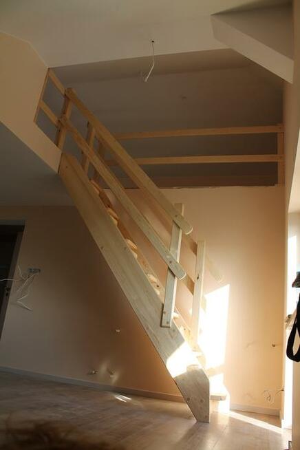 SCHODY KACZE na wysokość 260cm szer.70 sosnowe z barierką