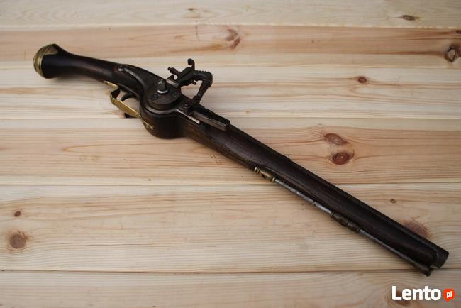 Sprzedam stary pistolet czrnoprochowy z zamkiem kołowym