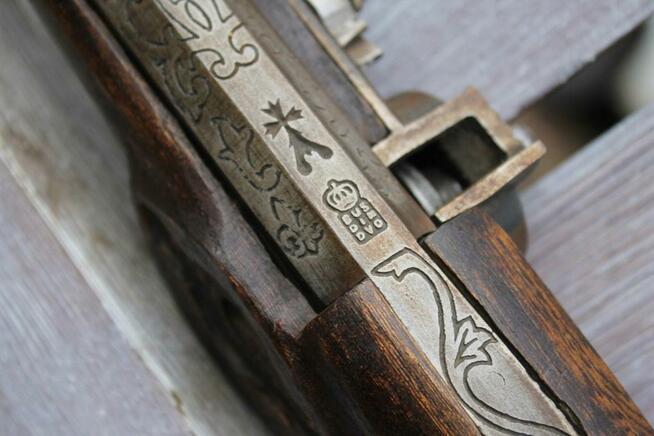 Sprzedam stary pistolet czrnoprochowy z zamkiem kołowym