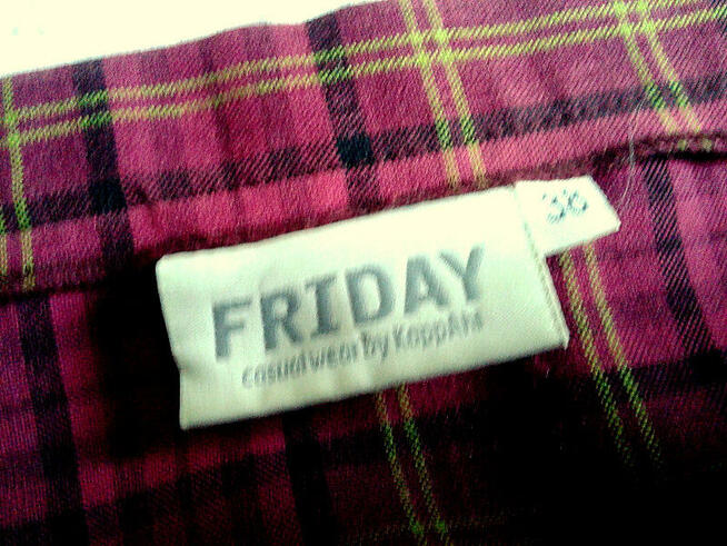 Spódnica w malinową kratę