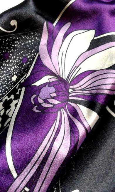 Zwiewna sukienka- fioletowe lilie i irysy:)