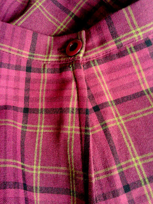 Spódnica w malinową kratę