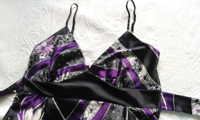 Zwiewna sukienka- fioletowe lilie i irysy:)