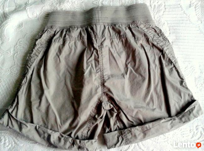 Jasne, wywijane spodenki boho;) khaki