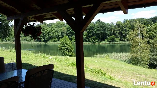 Domki wczasowe nad jeziorem z basenem