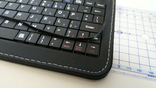 ETUI na tablet z przewodową klawiaturą na micro USB