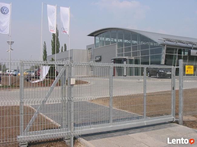 Brama wjazdowa, brama przesuwna z wypełnieniem z siatki zgrz