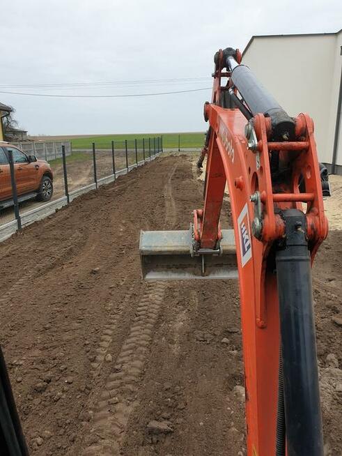 Usługi minikoparką i młotem wyburzeniowym na minikoparce