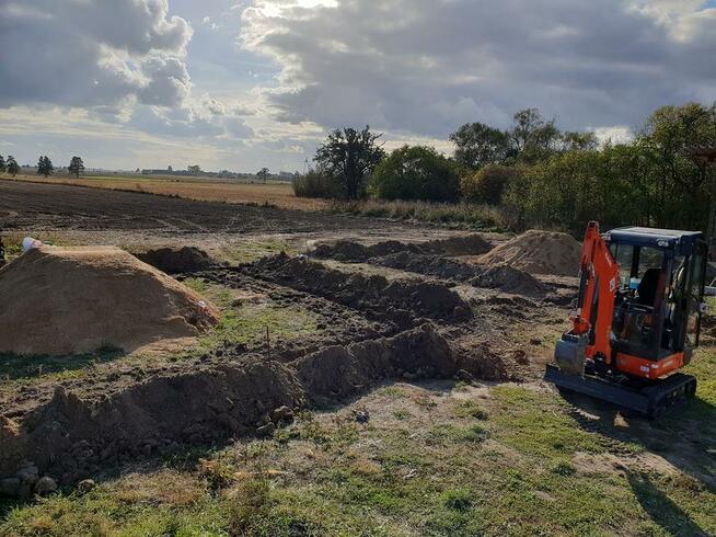 Usługi minikoparką i młotem wyburzeniowym na minikoparce