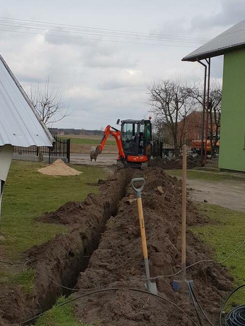 Usługi minikoparką i młotem wyburzeniowym na minikoparce