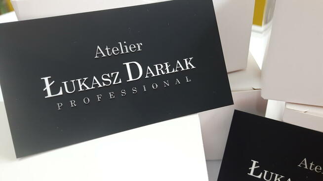Wizytówki z folią silk soft touch i lakierem wybiórczym UV
