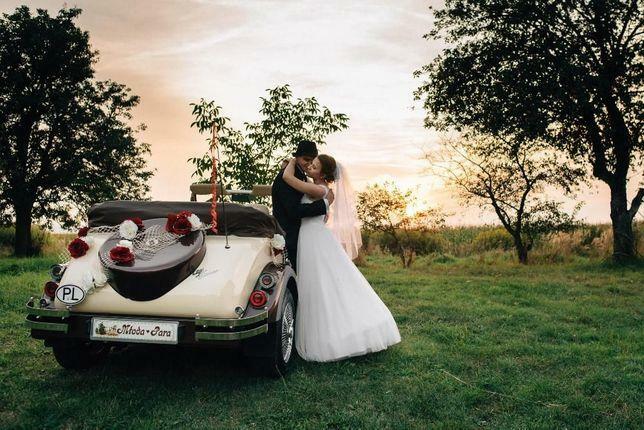 Samochód na wyjątkową uroczystość, na sesję zdjęciową