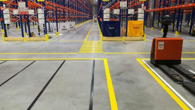 Malowanie linii, oznakowanie poziome hal magazynów, garaży