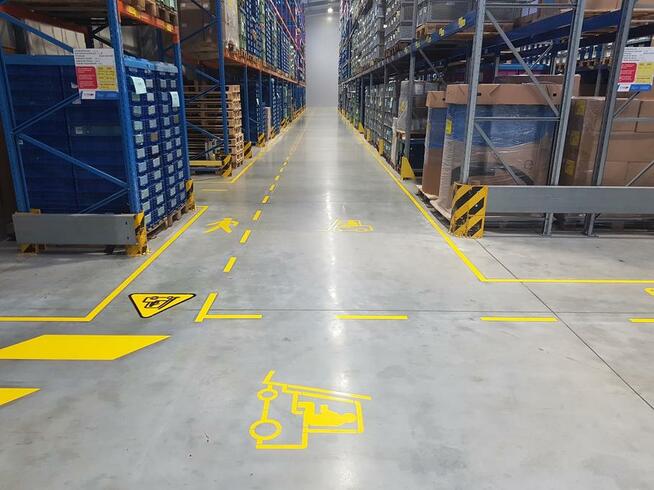 Malowanie linii, oznakowanie poziome hal magazynów, garaży