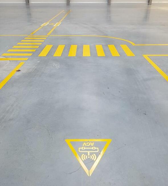 Malowanie linii, oznakowanie poziome hal magazynów, garaży