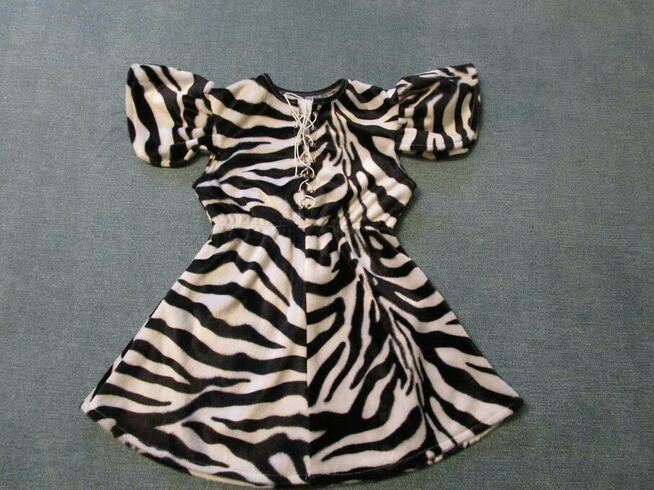 Sukienka zebra ,kr.rękaw ,wiążana z przodu, pas na gumce R.98