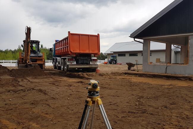 stabilizacja podsypka suchy beton kostka transport wywrotka