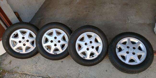 Felgi aluminiowe oryginalne marki Ford z oponami marki Fulda